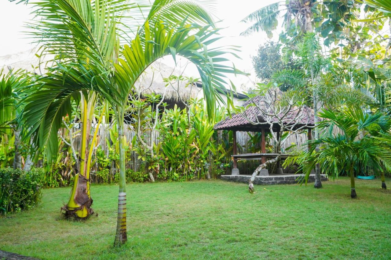 Pemuntalan Guesthouse レンボンガン島 エクステリア 写真